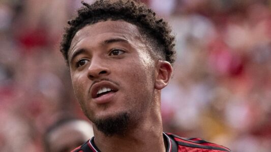 مدرب أستون فيلا أوناي إيمري يتحدث في مؤتمر صحفي