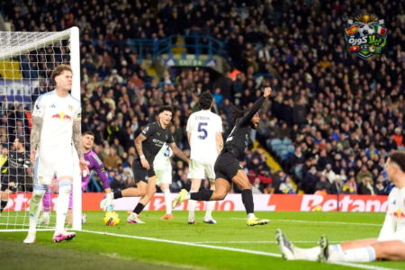 لاعبو مانشستر سيتي يحتفلون بهدف الفوز على ليدز يونايتد في الدوري الإنجليزي