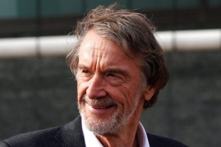 جيم راتكليف، المالك المشارك لمانشستر يونايتد، يتحدث في مقابلة