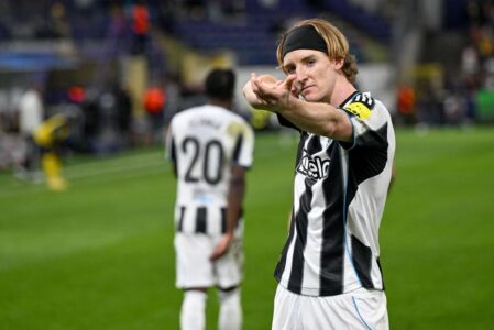 لاعب نيوكاسل يونايتد أنتوني جوردون يتعرض لإصابة