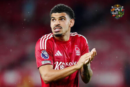 لاعبو نوتنغهام فورست يحتفلون بهدف في الدوري الأوروبي