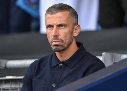 لاعبو باريس سان جيرمان يحتفلون بتسجيل هدف في مباراة ستراسبورغ