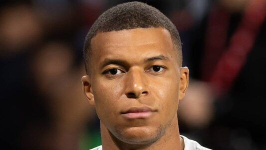 لاعبو ريال مدريد وريال سوسيداد في الملعب