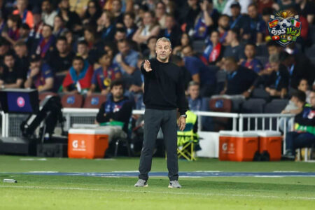 لاعبو برشلونة يحتفلون بهدف خلال مباراة