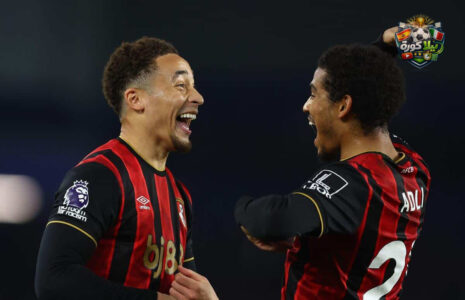 لاعبو بيرنلي وبورنموث في الملعب قبل مباراة الدوري الإنجليزي