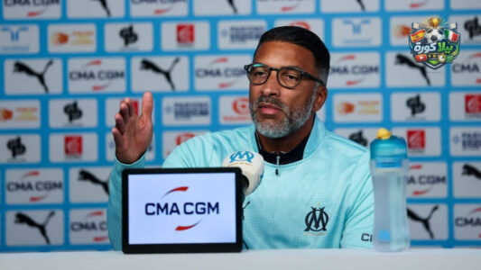 لاعبو مارسيليا يحتفلون بهدف في مباراة بالدوري الفرنسي