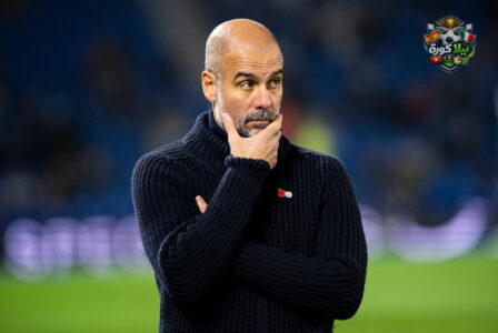 بيب جوارديولا مدرب مانشستر سيتي يظهر على وجهه علامات القلق خلال مباراة فريقه ضد وست هام