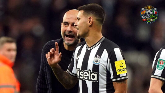 مدرب نيوكاسل يونايتد إيدي هاو يتحدث في مؤتمر صحفي