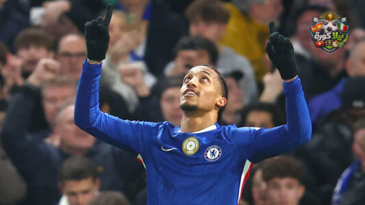 لاعب تشيلسي جواو بيدرو يحتفل بتسجيل هدف خلال مباراة ضد أستون فيلا