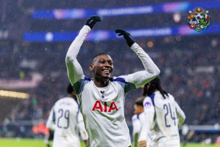 راندال كولو مواني يحتفل بتسجيل هدف لتوتنهام في دوري أبطال أوروبا