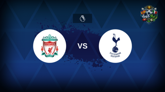 لاعبو ليفربول وتوتنهام يتنافسون على الكرة في ملعب أنفيلد