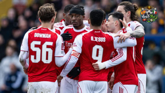 لاعبو أرسنال يحتفلون بتسجيل هدف ضد مانشستر في كأس الاتحاد الإنجليزي