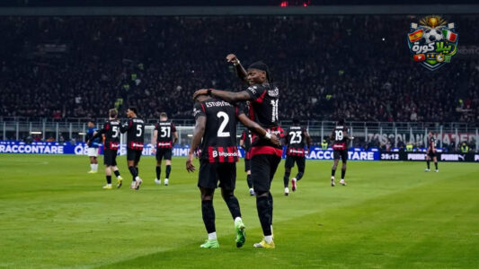 لاعبو ميلان يحتفلون بهدف الفوز على إنتر ميلان في ديربي ميلانو