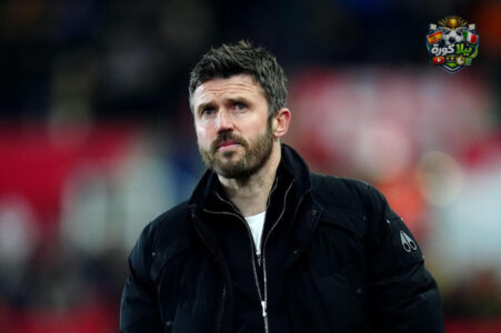 لاعبو نيوكاسل ومانشستر يونايتد في الملعب