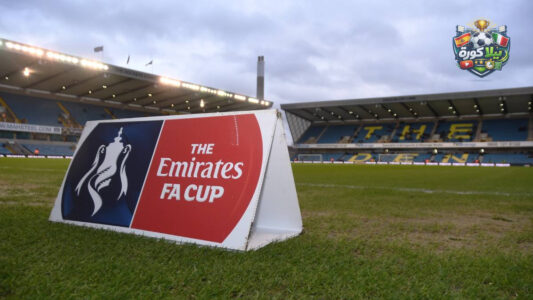 مدرب بورت فال جون برادي يتحدث في مؤتمر صحفي