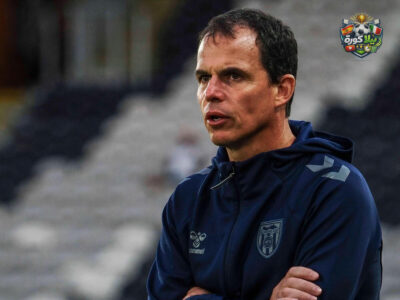 لاعبو بورت فال وسندرلاند في الملعب قبل مباراة كأس الاتحاد الإنجليزي