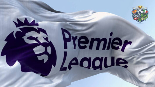 لاعبو كرة قدم يحتفلون بتسجيل هدف في الدوري الإنجليزي الممتاز