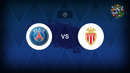 لاعبو باريس سان جيرمان وموناكو يتنافسون على الكرة في ملعب