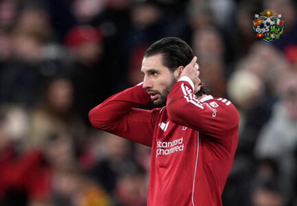 لاعب ليفربول دومينيك سوبوسزلاي يتحدث إلى الجماهير