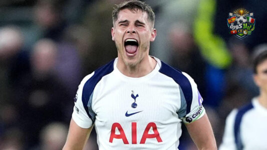 لاعبو توتنهام يعترضون على قرار حكم في مباراة بالدوري الإنجليزي