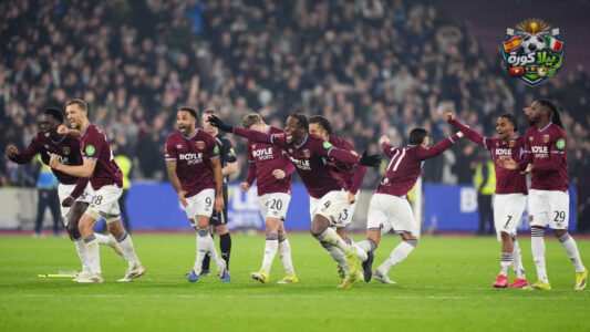 لاعبو وست هام يحتفلون بالتأهل إلى ربع نهائي كأس الاتحاد الإنجليزي بعد الفوز على برينتفورد بركلات الترجيح