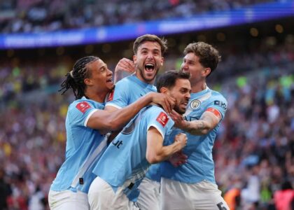 لاعب مانشستر سيتي يحتفل بتسجيل هدف الفوز في مرمى ساوثهامبتون بكأس الاتحاد الإنجليزي