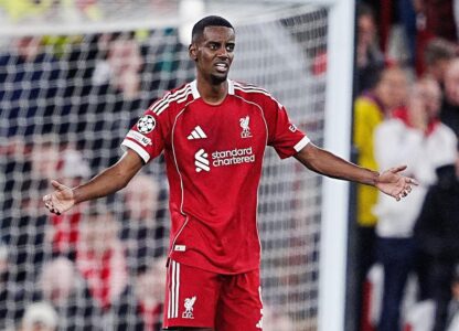 لاعبو باريس سان جيرمان وليفربول في مواجهة بدوري أبطال أوروبا