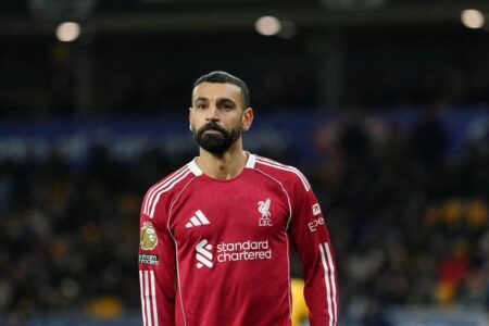 محمد صلاح لاعب ليفربول يحتفل بتسجيل هدف