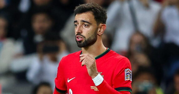كريستيانو رونالدو يرتدي قميص منتخب البرتغال في مباراة ودية